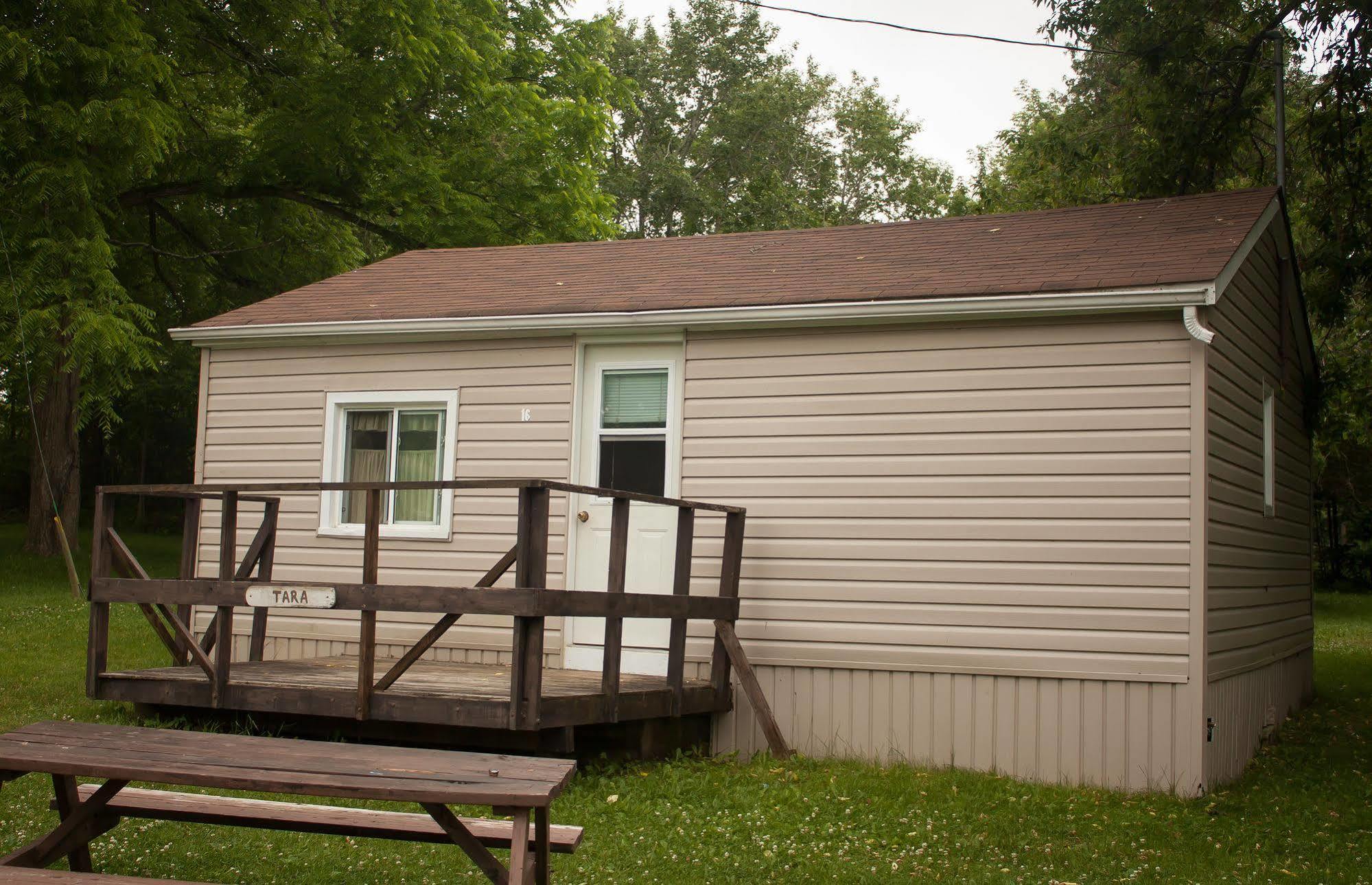 Lake Dalrymple Resort Lagoon City Exterior photo