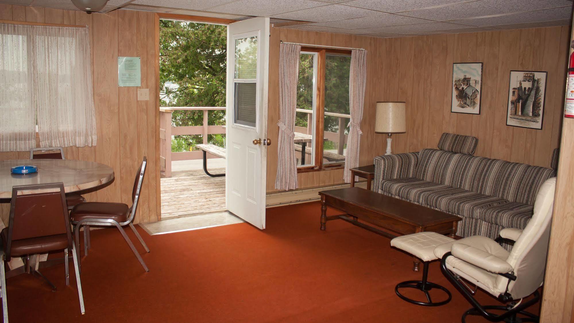 Lake Dalrymple Resort Lagoon City Exterior photo